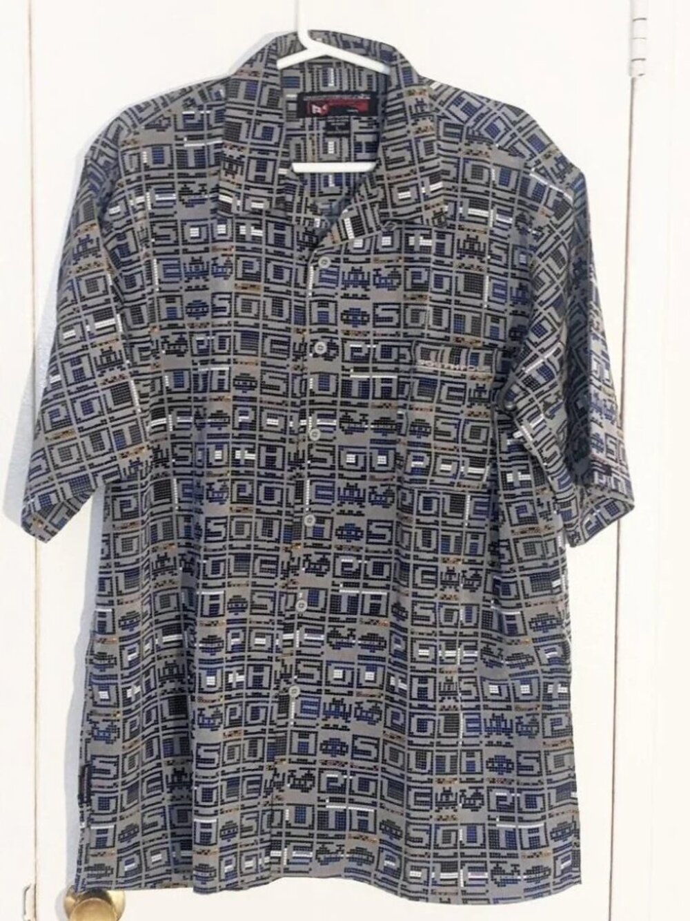 NWOT - SOUTHPOLE Space Invaders! Vintage 8-Bit Design Shirt - L